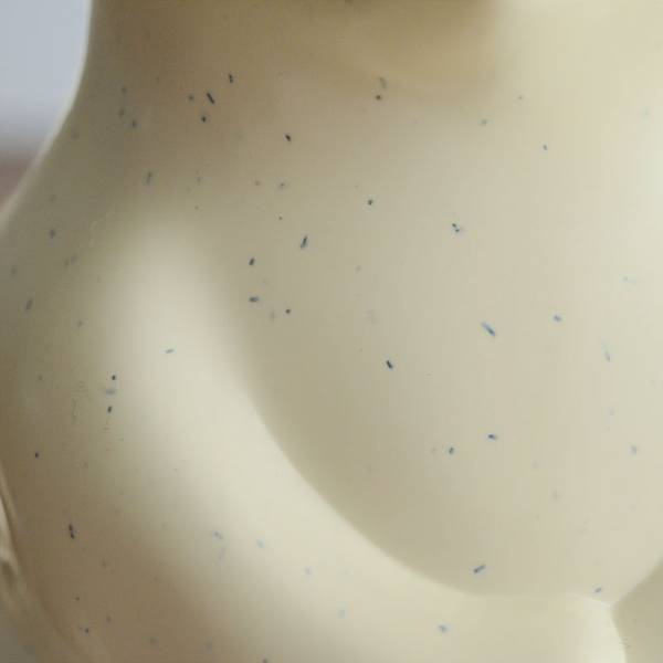 北欧フィンランドの「白くま貯金箱」、2022年マフラー付きが限定入荷！[PR]