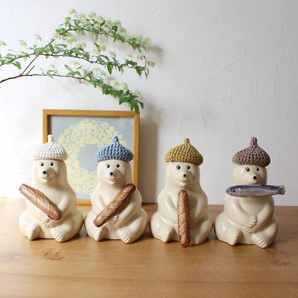 北欧フィンランドの「白くま貯金箱」、2022年マフラー付きが限定入荷！[PR]