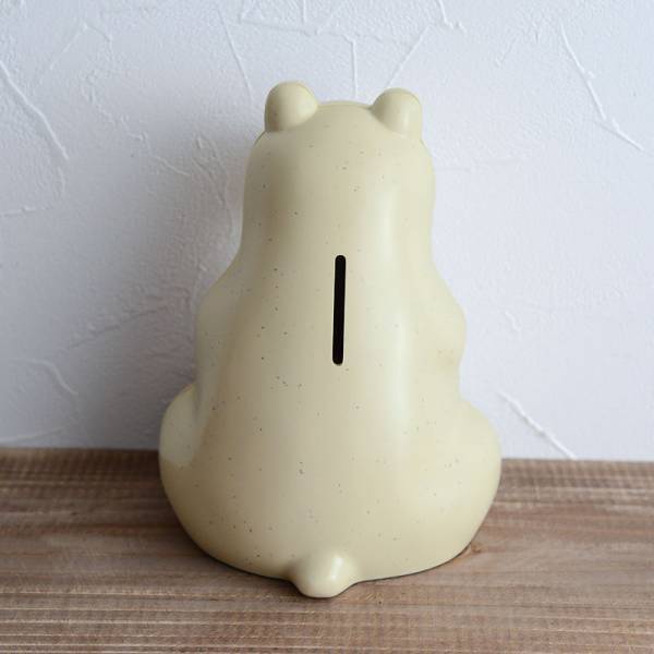 北欧フィンランドの「白くま貯金箱」、2022年マフラー付きが限定入荷！[PR]