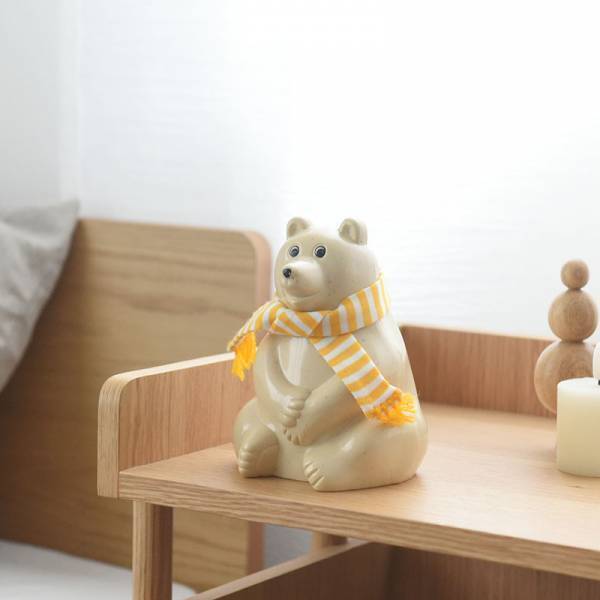 北欧フィンランドの「白くま貯金箱」、2022年マフラー付きが限定入荷！[PR]