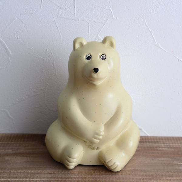 北欧フィンランドの「白くま貯金箱」、2022年マフラー付きが限定入荷！[PR]