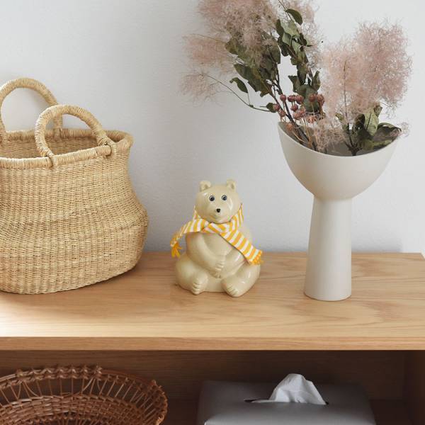 北欧フィンランドの「白くま貯金箱」、2022年マフラー付きが限定入荷！[PR]