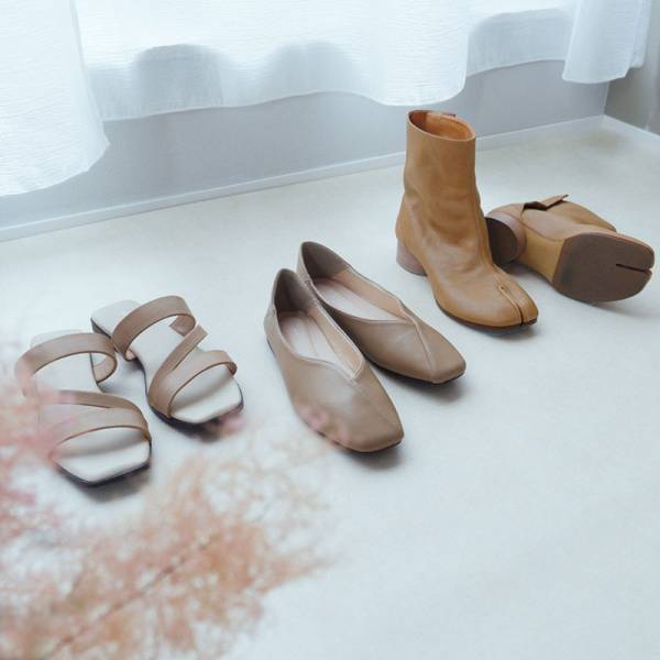 足元から秋の装いを。夏から秋と、季節をつないでくれるスリットデザインパンプス【スタッフコーデ集】[PR]