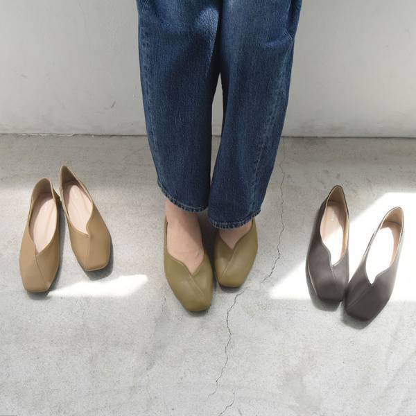 足元から秋の装いを。夏から秋と、季節をつないでくれるスリットデザインパンプス【スタッフコーデ集】[PR]