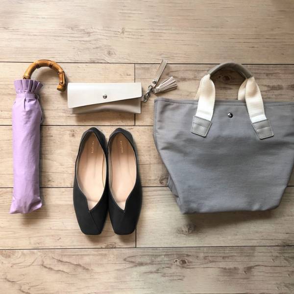 足元から秋の装いを。夏から秋と、季節をつないでくれるスリットデザインパンプス【スタッフコーデ集】[PR]