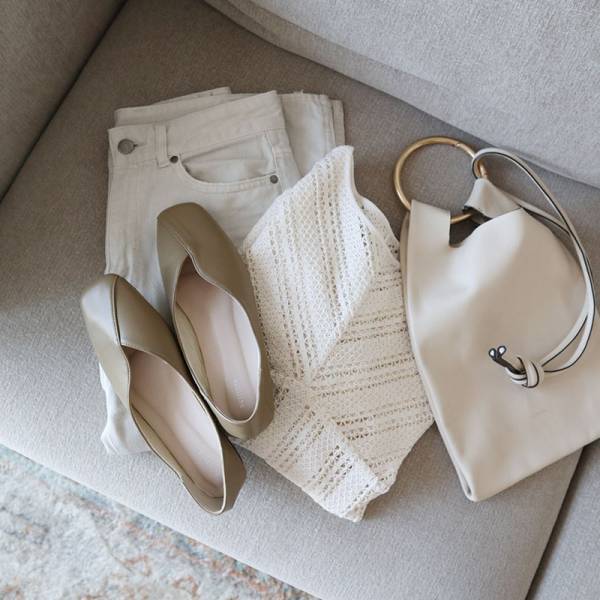 足元から秋の装いを。夏から秋と、季節をつないでくれるスリットデザインパンプス【スタッフコーデ集】[PR]