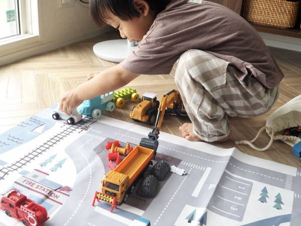 子どもの自由な発想で楽しめる！ 北欧カラーの「ロードマップ」