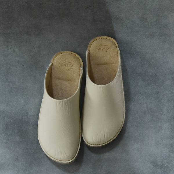 リュクスな新ブランド誕生！吸い付くようなフィット感「本革スムースレザースリッパ」[PR]