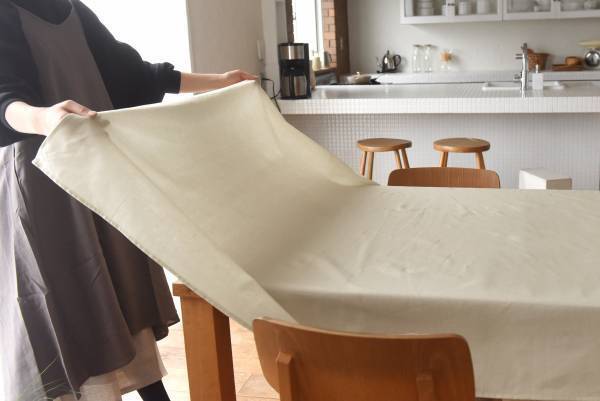 いつもの食卓がガラリとチェンジ！お手入れ簡単シワになりにくいテーブルクロス【インスタグラマーさんのもの選び】[PR]
