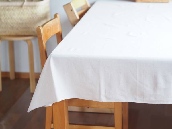 いつもの食卓がガラリとチェンジ！お手入れ簡単シワになりにくいテーブルクロス【インスタグラマーさんのもの選び】[PR]