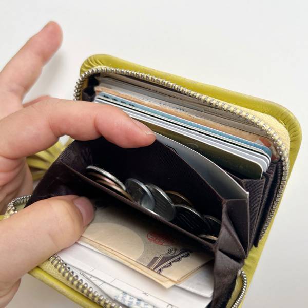 理想のお財布見つけた！コンパクトさも収納力も、どっちも重視したい方に！「本革ラムレザー コインケース付カードケース」愛用スタッフの使用レポ♪[PR]