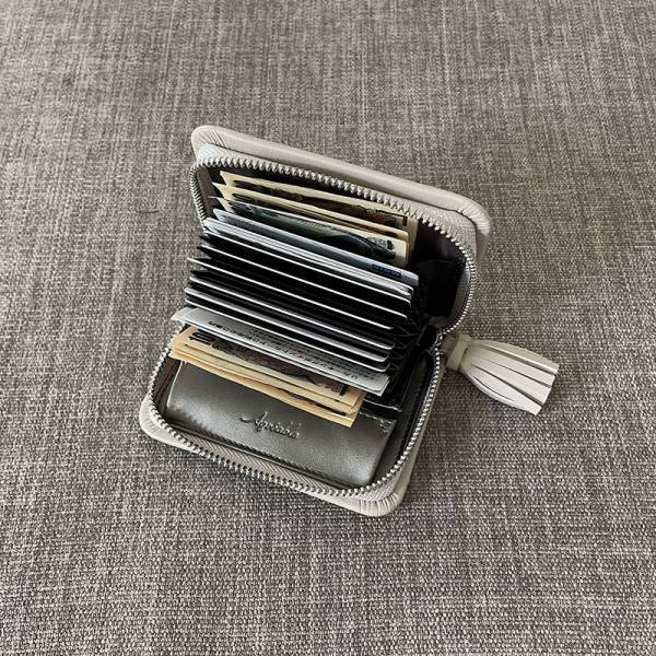 理想のお財布見つけた！コンパクトさも収納力も、どっちも重視したい方に！「本革ラムレザー コインケース付カードケース」愛用スタッフの使用レポ♪[PR]