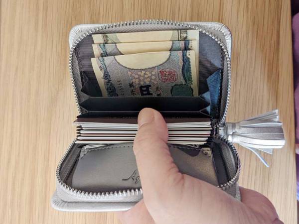 理想のお財布見つけた！コンパクトさも収納力も、どっちも重視したい方に！「本革ラムレザー コインケース付カードケース」愛用スタッフの使用レポ♪[PR]