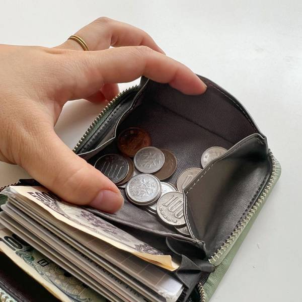 理想のお財布見つけた！コンパクトさも収納力も、どっちも重視したい方に！「本革ラムレザー コインケース付カードケース」愛用スタッフの使用レポ♪[PR]