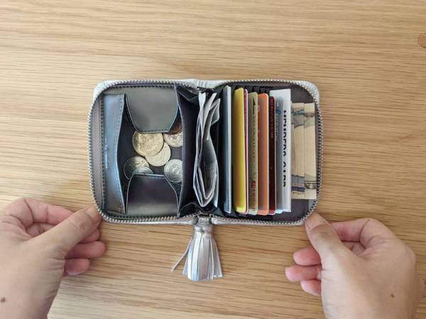 理想のお財布見つけた！コンパクトさも収納力も、どっちも重視したい方に！「本革ラムレザー コインケース付カードケース」愛用スタッフの使用レポ♪[PR]