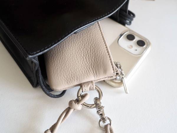 ミニ財布にも、カード入れにも。身軽さんにオススメしたい、アレンジ自在な「マルチミニポーチ」[PR]