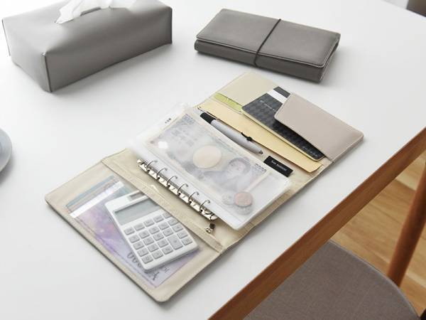 キャッシュレス時代、コレがあると便利！「家計管理ポーチ」で見える化に挑戦[PR]