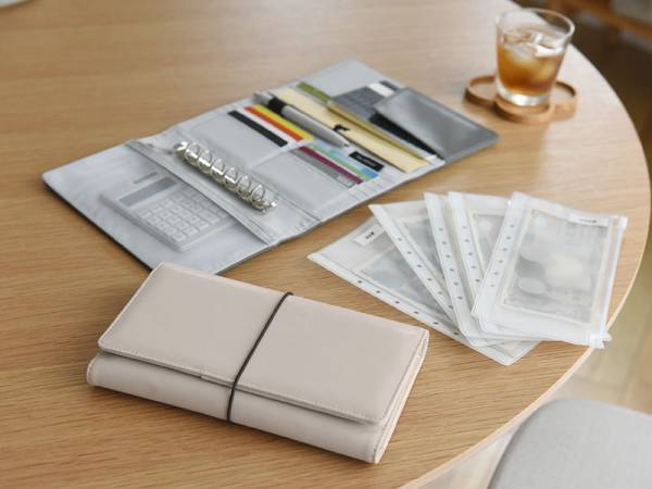 キャッシュレス時代、コレがあると便利！「家計管理ポーチ」で見える化に挑戦[PR]