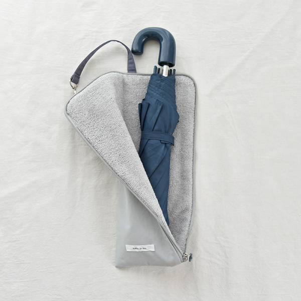 小学生の折り畳み傘デビュー「上手に畳めなくてもなんとかなる説？！」[PR]