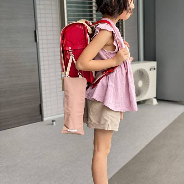 小学生の折り畳み傘デビュー「上手に畳めなくてもなんとかなる説？！」[PR]