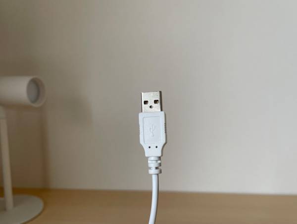 【私のデスクワークを快適にするアイテム】「±０」LEDスタンドライト[PR]