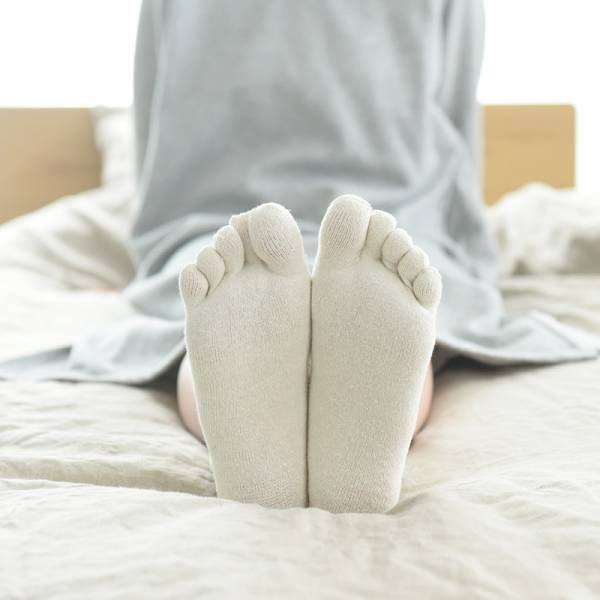 5本指ソックスのイメージが変わるかも？三日坊主にサヨウナラ、毎日続けられる温活シルク靴下[PR]