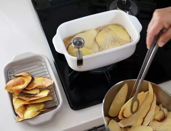 あの四角い天ぷら鍋から、食卓にも馴染むニュアンスカラー「グレージュ」が登場!