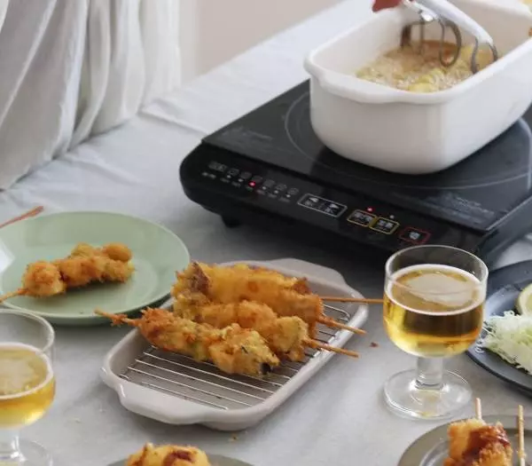 あの四角い天ぷら鍋から、食卓にも馴染むニュアンスカラー「グレージュ」が登場!