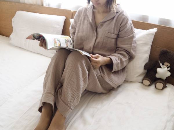パジャマに変えただけなのに。寝つきがよくなり、素肌にやさしい「3重ガーゼパジャマ」[PR]