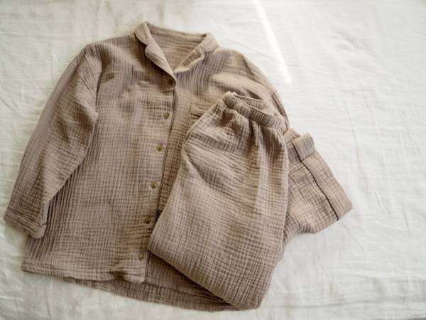 パジャマに変えただけなのに。寝つきがよくなり、素肌にやさしい「3重ガーゼパジャマ」[PR]