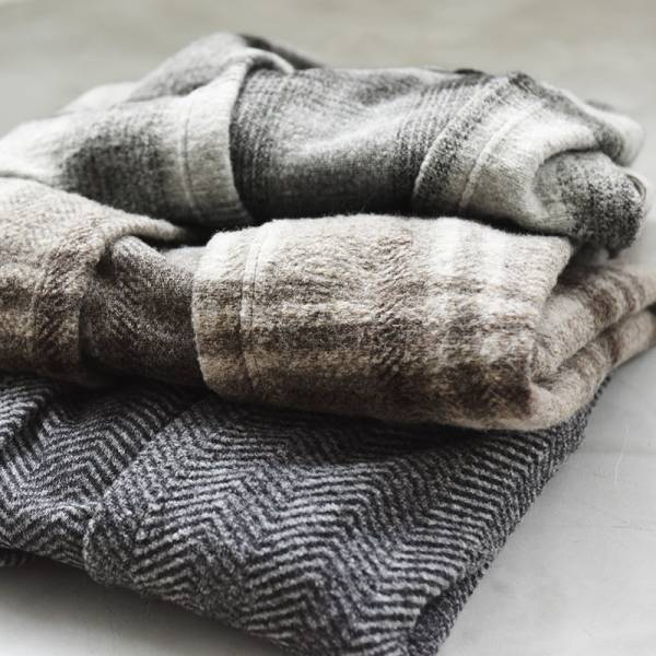 カーディガン以上コート未満、イタリアンエアリーアウターが頼もしい理由[PR]