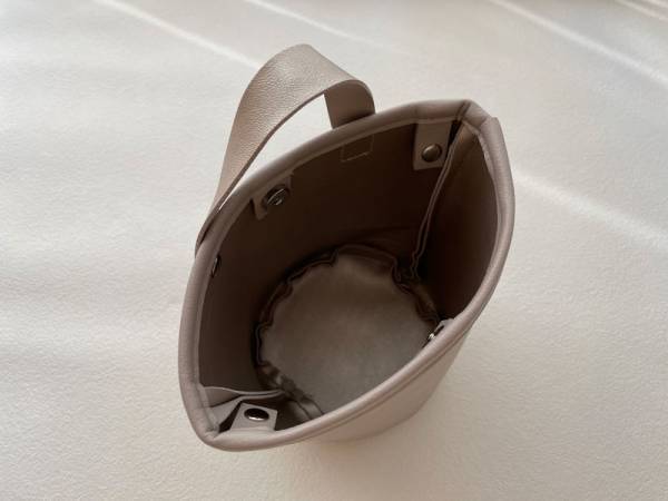 家具にもぴったり！bon momentの汚れが気になりにくいフェイクレザーシリーズで、「すぐに取れる」快適収納に。[PR]