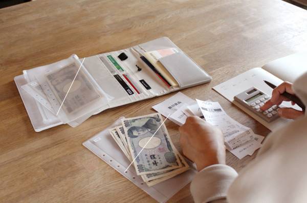 家計簿が続かない人も大丈夫。「袋分け家計管理ケース」を活用してやりくり上手に！[PR]