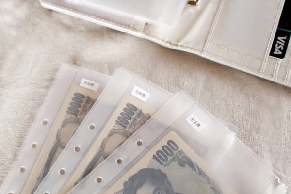 家計簿が続かない人も大丈夫。「袋分け家計管理ケース」を活用してやりくり上手に！[PR]