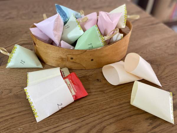 マンション暮らしでも子どもとツリーを楽しみたい！壁に飾れる「クリスマスタペストリー」みんなの使い方レポ[PR]