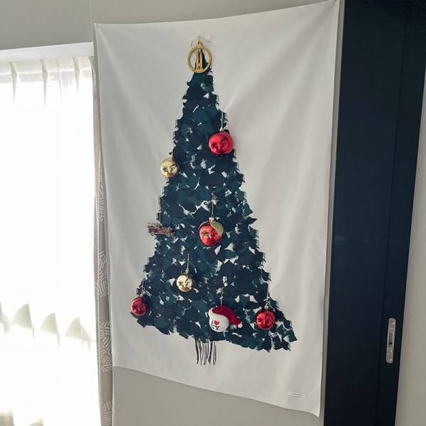 マンション暮らしでも子どもとツリーを楽しみたい！壁に飾れる「クリスマスタペストリー」みんなの使い方レポ[PR]