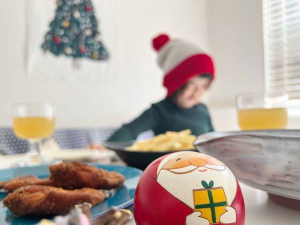 マンション暮らしでも子どもとツリーを楽しみたい！壁に飾れる「クリスマスタペストリー」みんなの使い方レポ[PR]