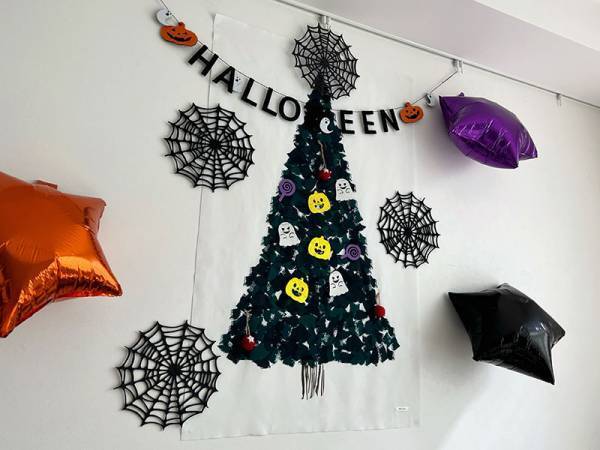 マンション暮らしでも子どもとツリーを楽しみたい！壁に飾れる「クリスマスタペストリー」みんなの使い方レポ[PR]