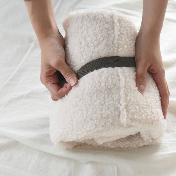 冬の自転車送迎に大活躍！ 首元からすっぽり防寒できるブランケット