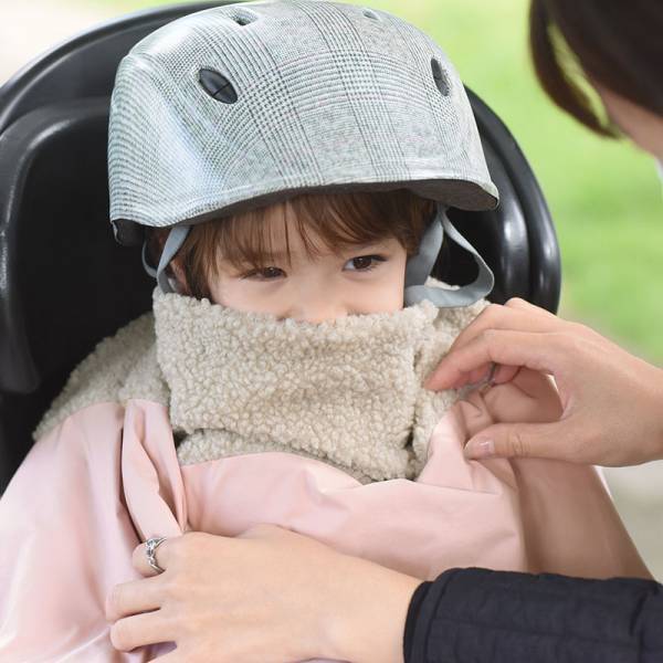 冬の自転車送迎に大活躍！ 首元からすっぽり防寒できるブランケット