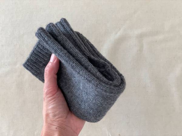 指なし手袋の便利さ発見。カシミヤ混の「2wayで使えるアームウォーマー」。[PR]