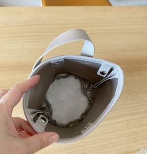 ゴミ箱は増やしたくないけど、気軽にゴミは捨てたい、「吊り下げられる ゴミ箱」でそんなプチストレスを解消！[PR]