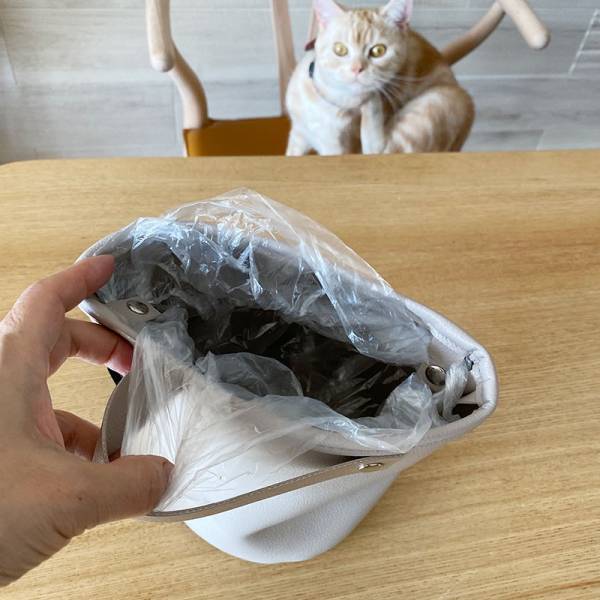 ゴミ箱は増やしたくないけど、気軽にゴミは捨てたい、「吊り下げられる ゴミ箱」でそんなプチストレスを解消！[PR]