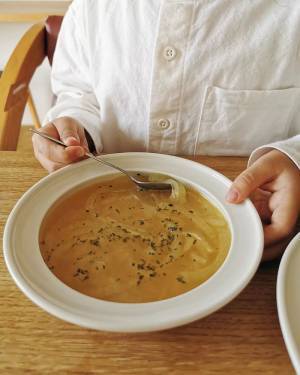 スプーン練習の鍵は「うつわ選び」にあり！すくいやすいうつわで、こぼさず食べれたね！インスタグラマーさんの素敵な食卓をご紹介。[PR]
