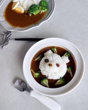 スプーン練習の鍵は「うつわ選び」にあり！すくいやすいうつわで、こぼさず食べれたね！インスタグラマーさんの素敵な食卓をご紹介。[PR]