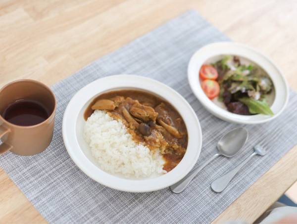 スプーン練習の鍵は「うつわ選び」にあり！すくいやすいうつわで、こぼさず食べれたね！インスタグラマーさんの素敵な食卓をご紹介。[PR]