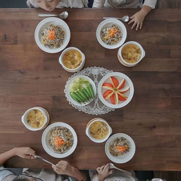 スプーン練習の鍵は「うつわ選び」にあり！すくいやすいうつわで、こぼさず食べれたね！インスタグラマーさんの素敵な食卓をご紹介。[PR]