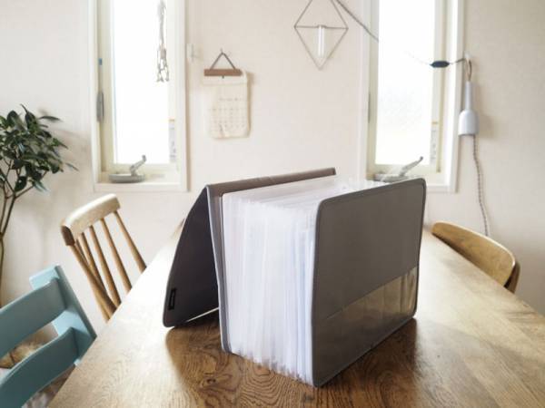 小学校のプリント整理にはコレ！学年便りからテスト返却、成績表までひとまとめにできる「書類収納ケース」[PR]