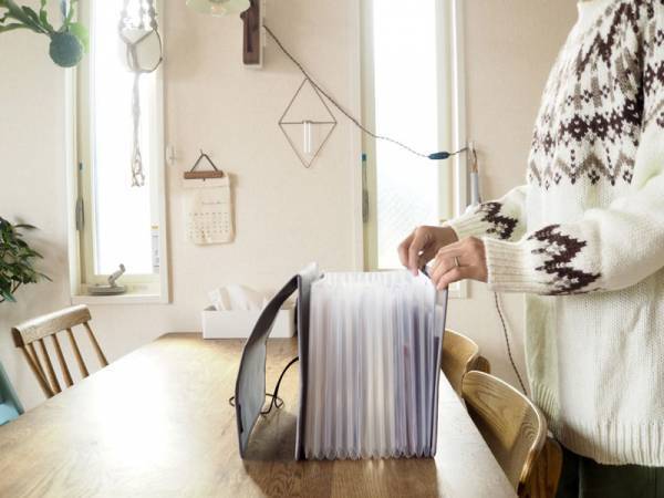 小学校のプリント整理にはコレ！学年便りからテスト返却、成績表までひとまとめにできる「書類収納ケース」[PR]