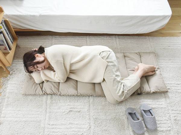 3wayでくつろげる！おうちで気ままに過ごす日の「bon moment　ごろ寝マット」[PR]